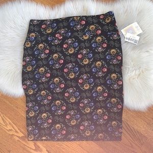 Lularoe Cassie textured black floral skirt XL NWT‎